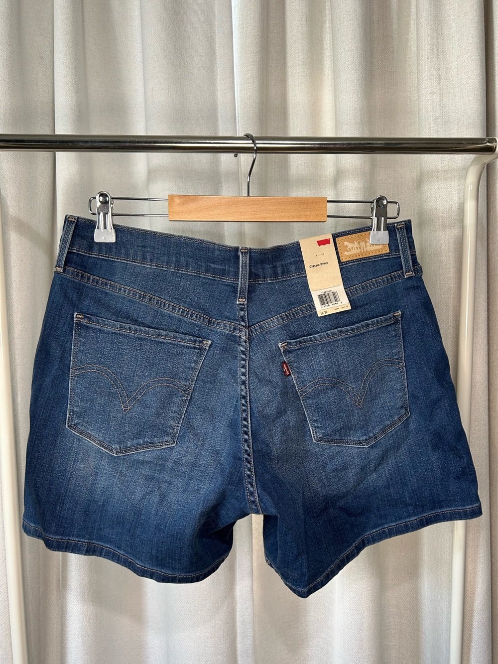 🦋Levi's Dark Blue Classic Denim Jean Shorts 90’s Style - New with tags  - 10 - Picture 2 of 5